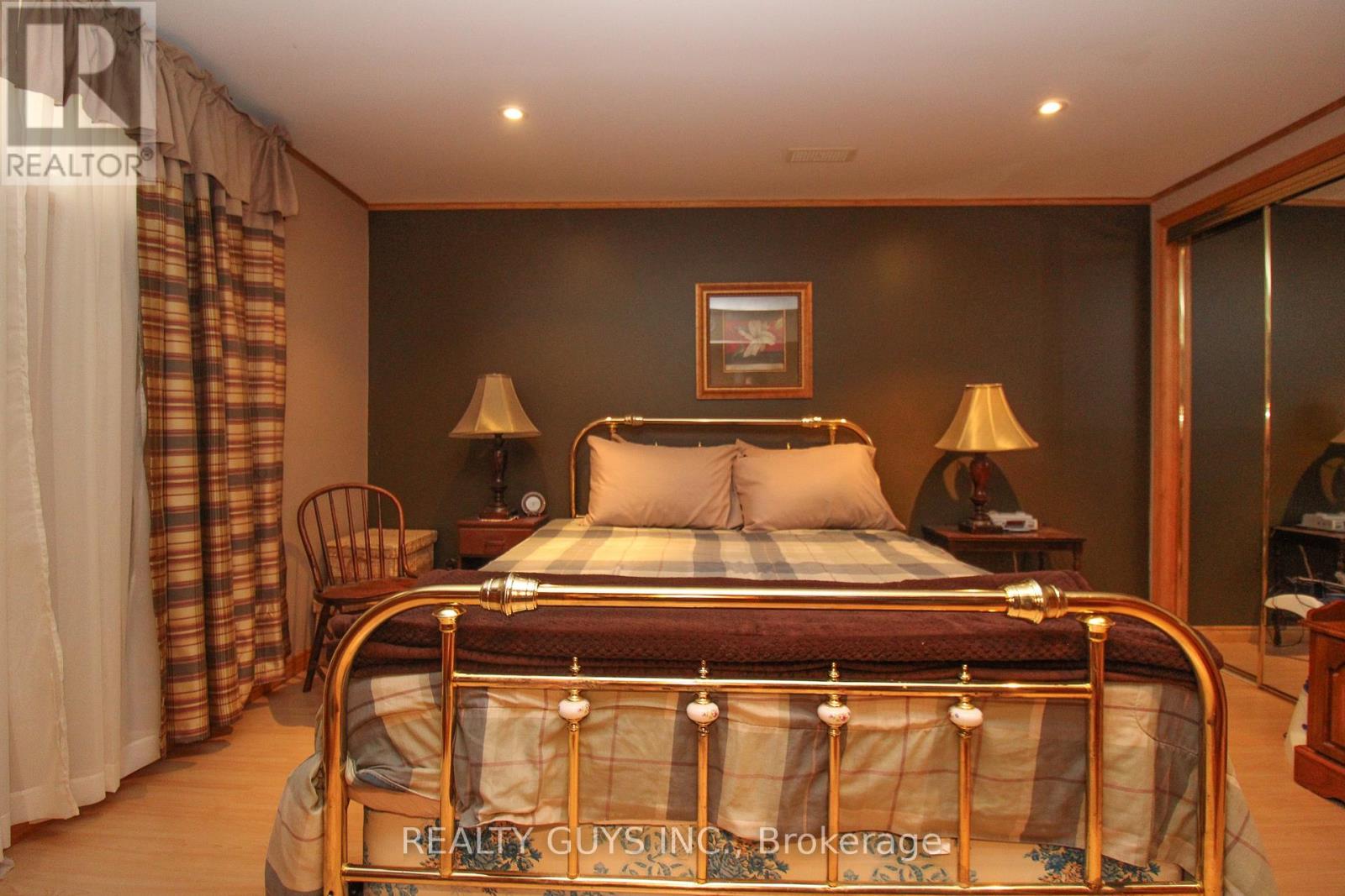 Photo 39 of 1066 Glebemount Crescent, Peterborough North ON