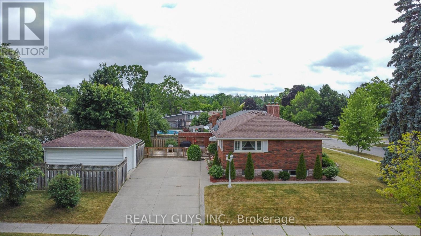 Photo 8 of 1066 Glebemount Crescent, Peterborough North ON