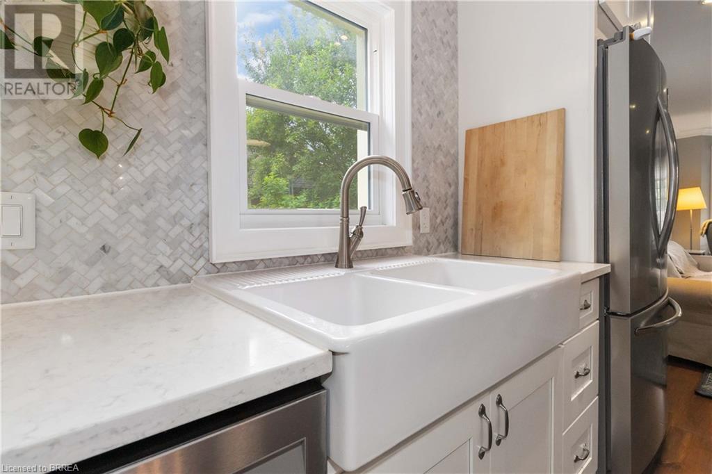 Photo 3 of 19 Lincoln Avenue, Brantford ON