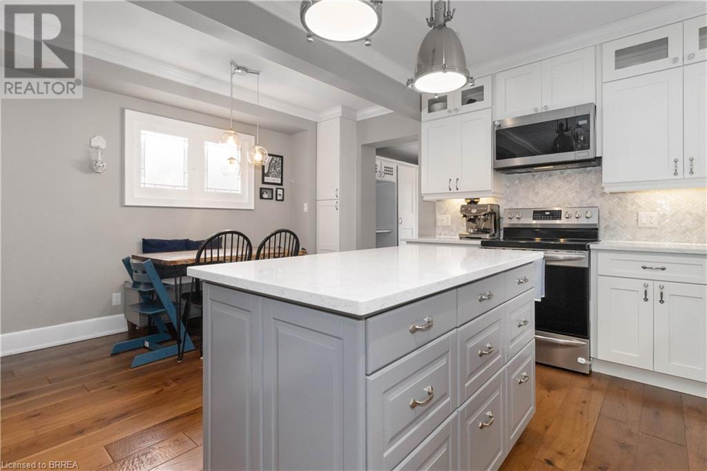 Photo 18 of 19 Lincoln Avenue, Brantford ON