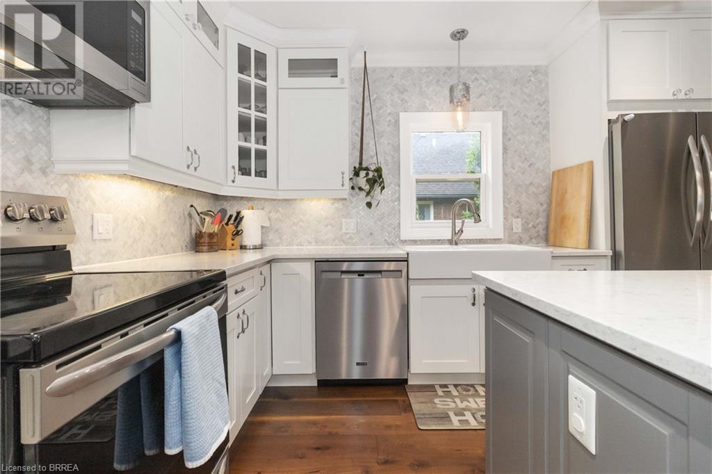 Photo 16 of 19 Lincoln Avenue, Brantford ON
