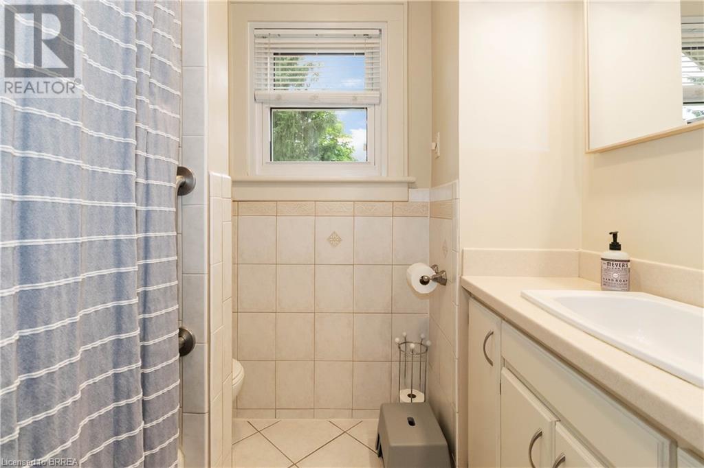 Photo 25 of 19 Lincoln Avenue, Brantford ON