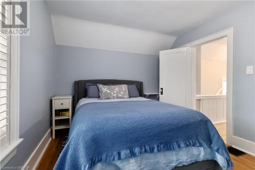 Photo 13 of 19 Lincoln Avenue, Brantford ON