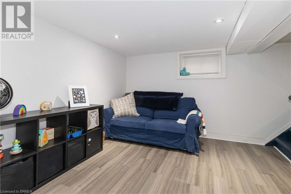 Photo 14 of 19 Lincoln Avenue, Brantford ON