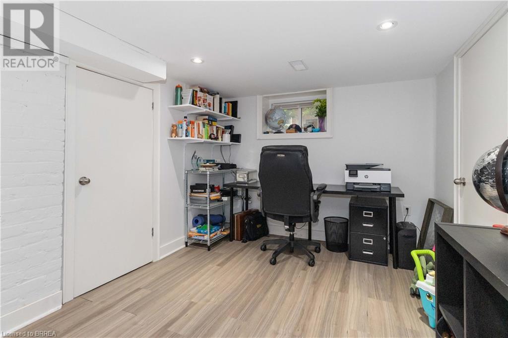 Photo 44 of 19 Lincoln Avenue, Brantford ON