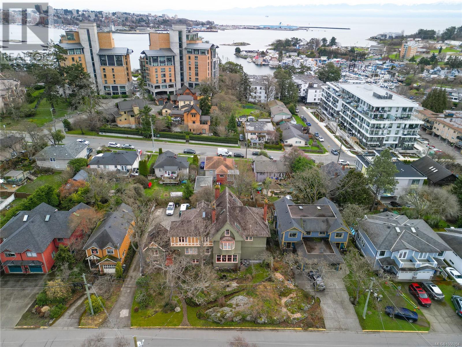 6 851 Wollaston St, Esquimalt