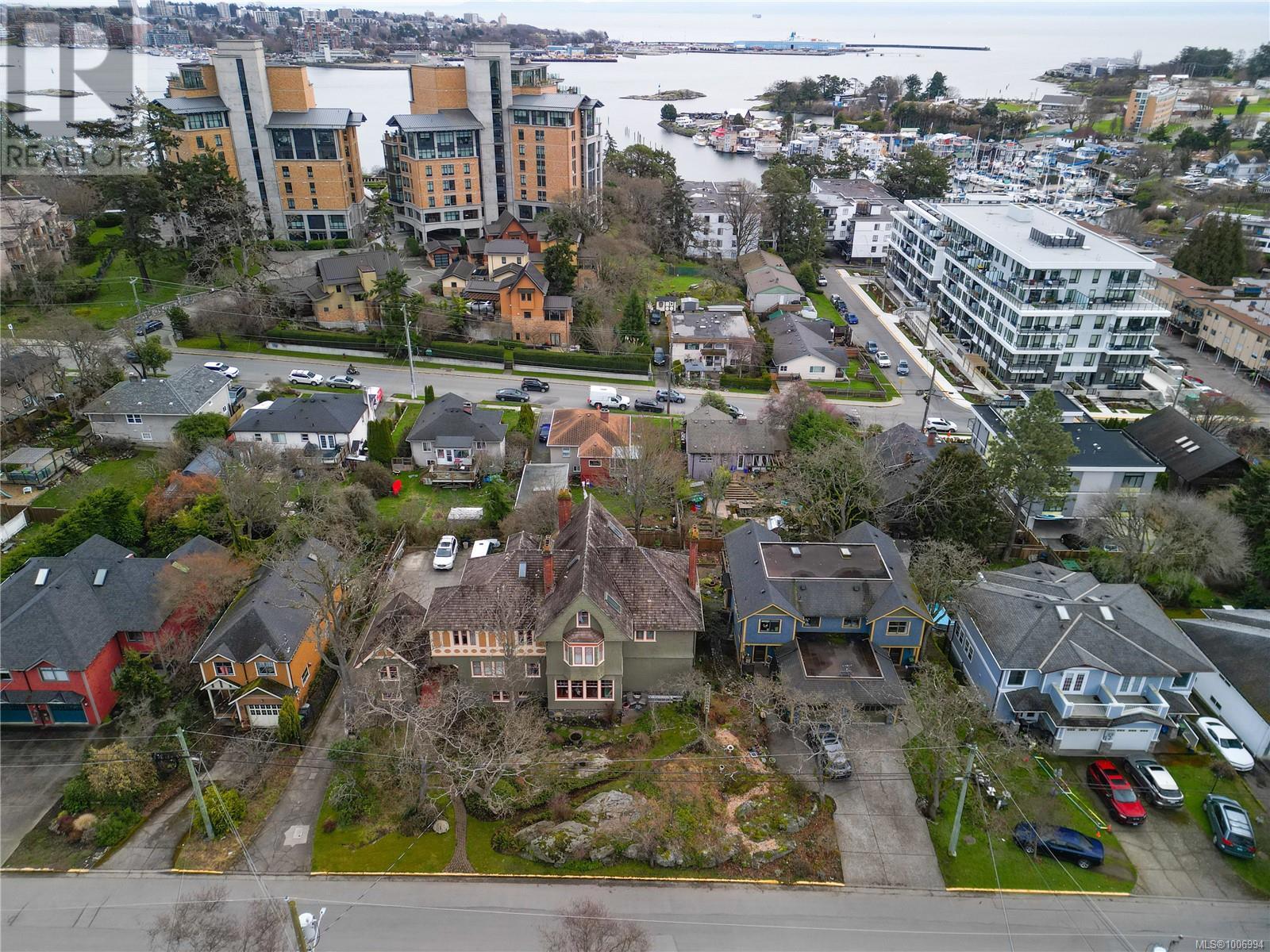 6 851 Wollaston St, Esquimalt