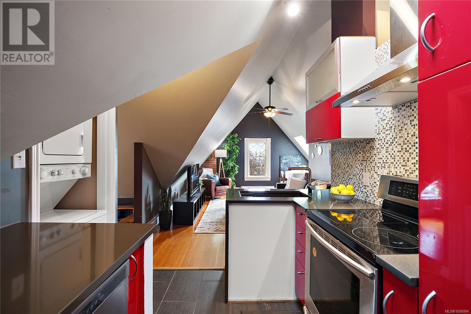 6 851 Wollaston St, Esquimalt