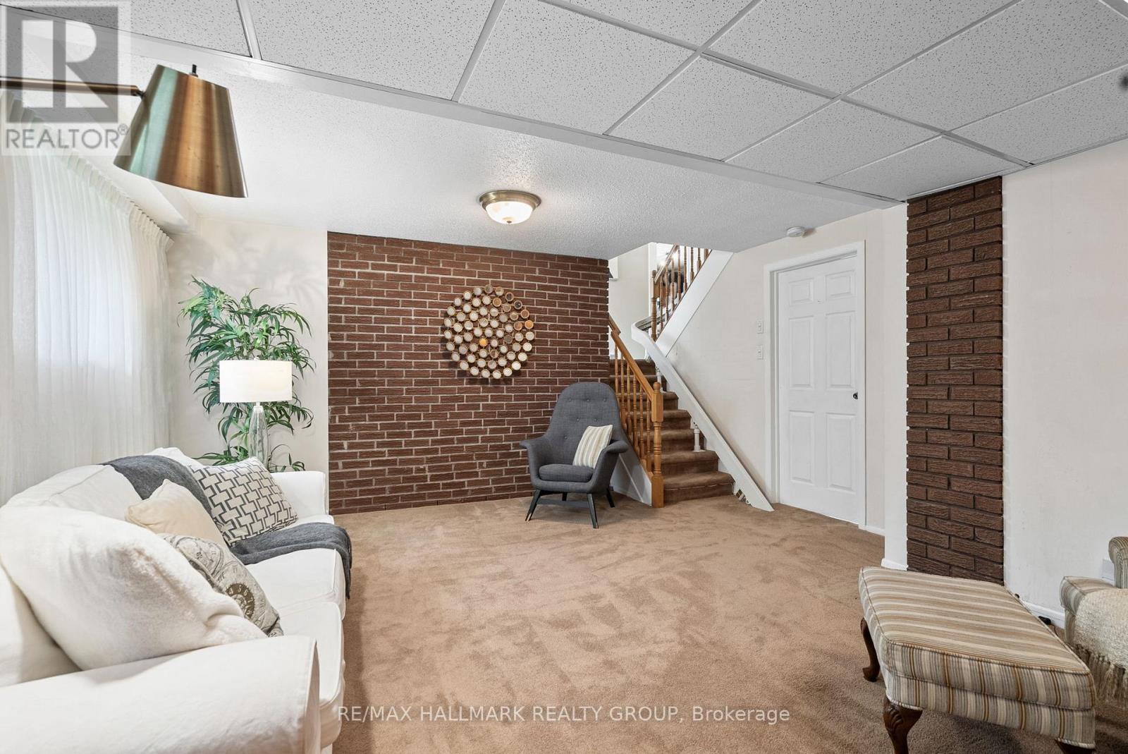 Photo 41 of 2143 Hubbard Crescent, Ottawa ON