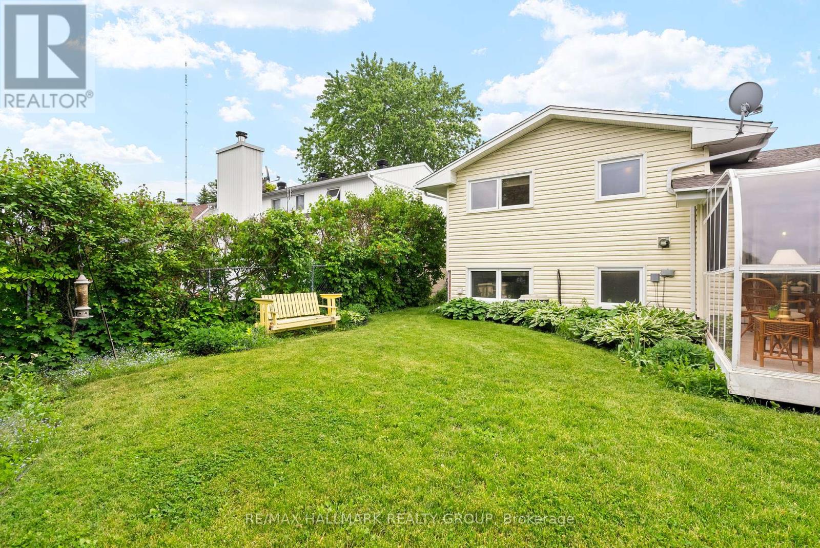 Photo 10 of 2143 Hubbard Crescent, Ottawa ON