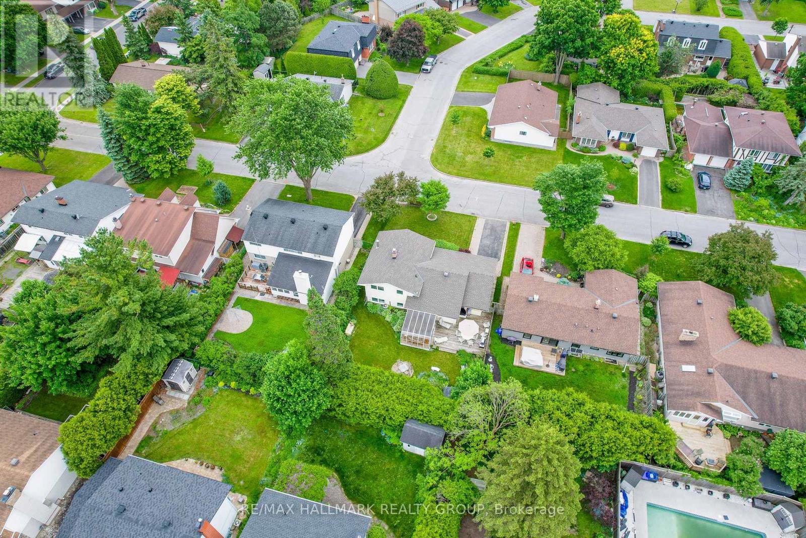Photo 36 of 2143 Hubbard Crescent, Ottawa ON