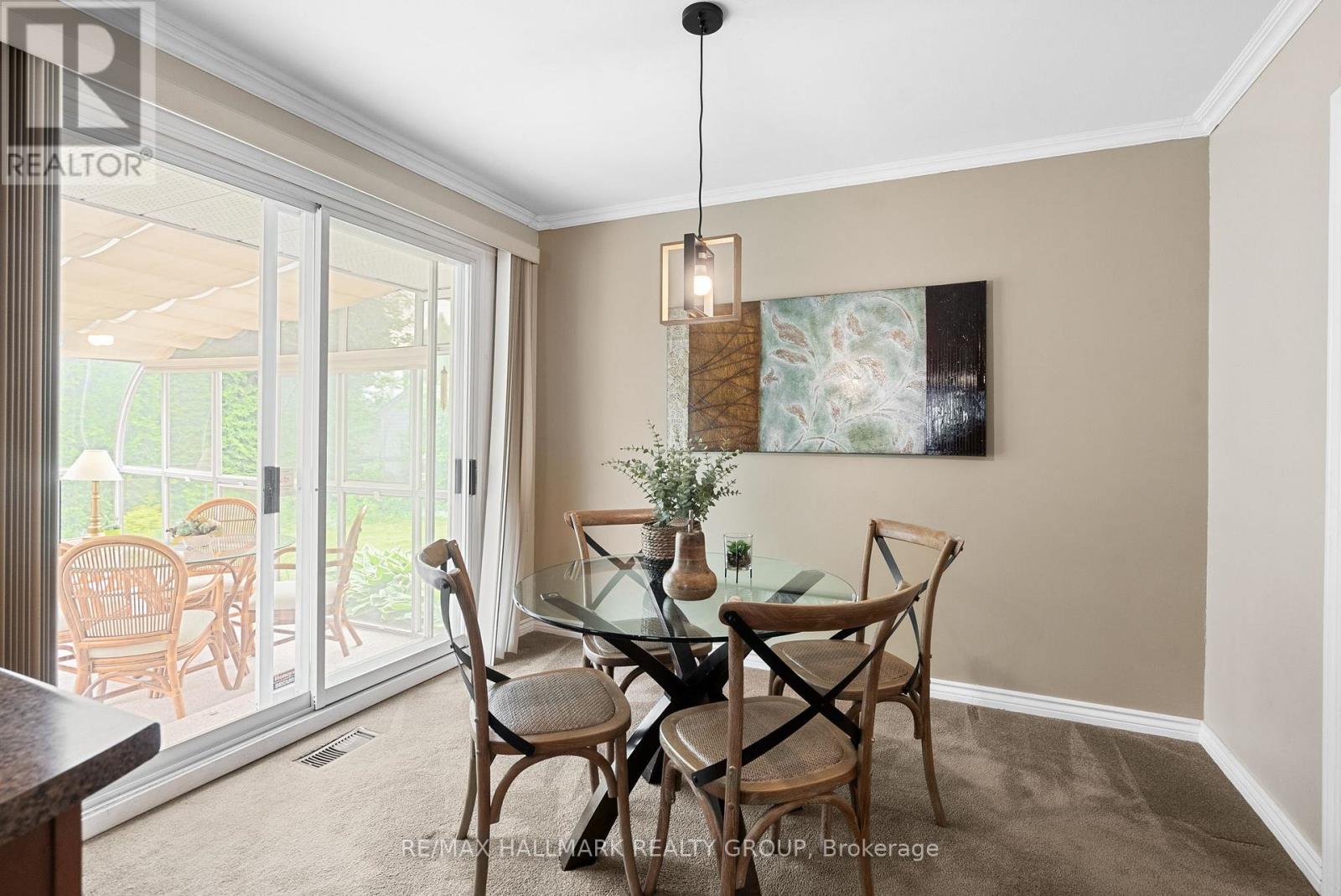 Photo 11 of 2143 Hubbard Crescent, Ottawa ON