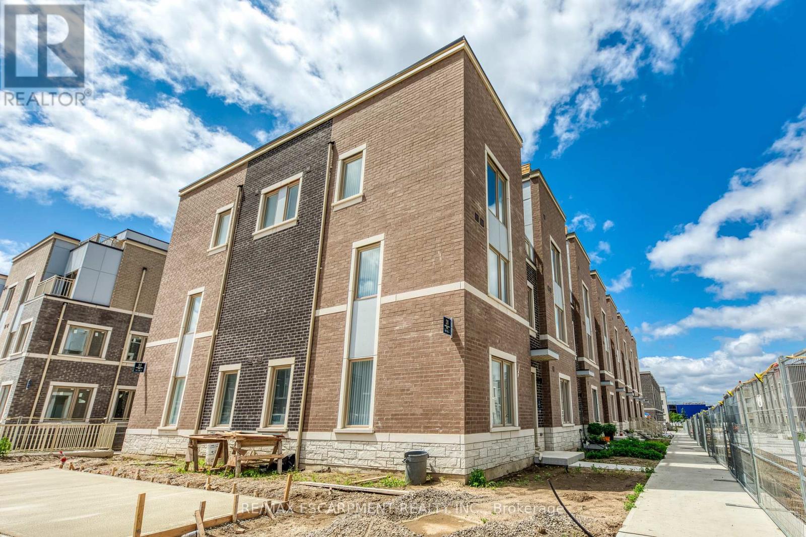 Photo 12 of 149 31 Almond Blossom Mews, Vaughan ON