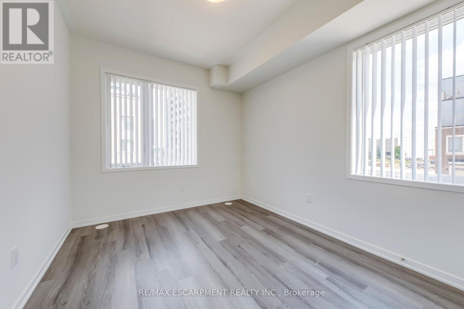 Photo 24 of 149 31 Almond Blossom Mews, Vaughan ON