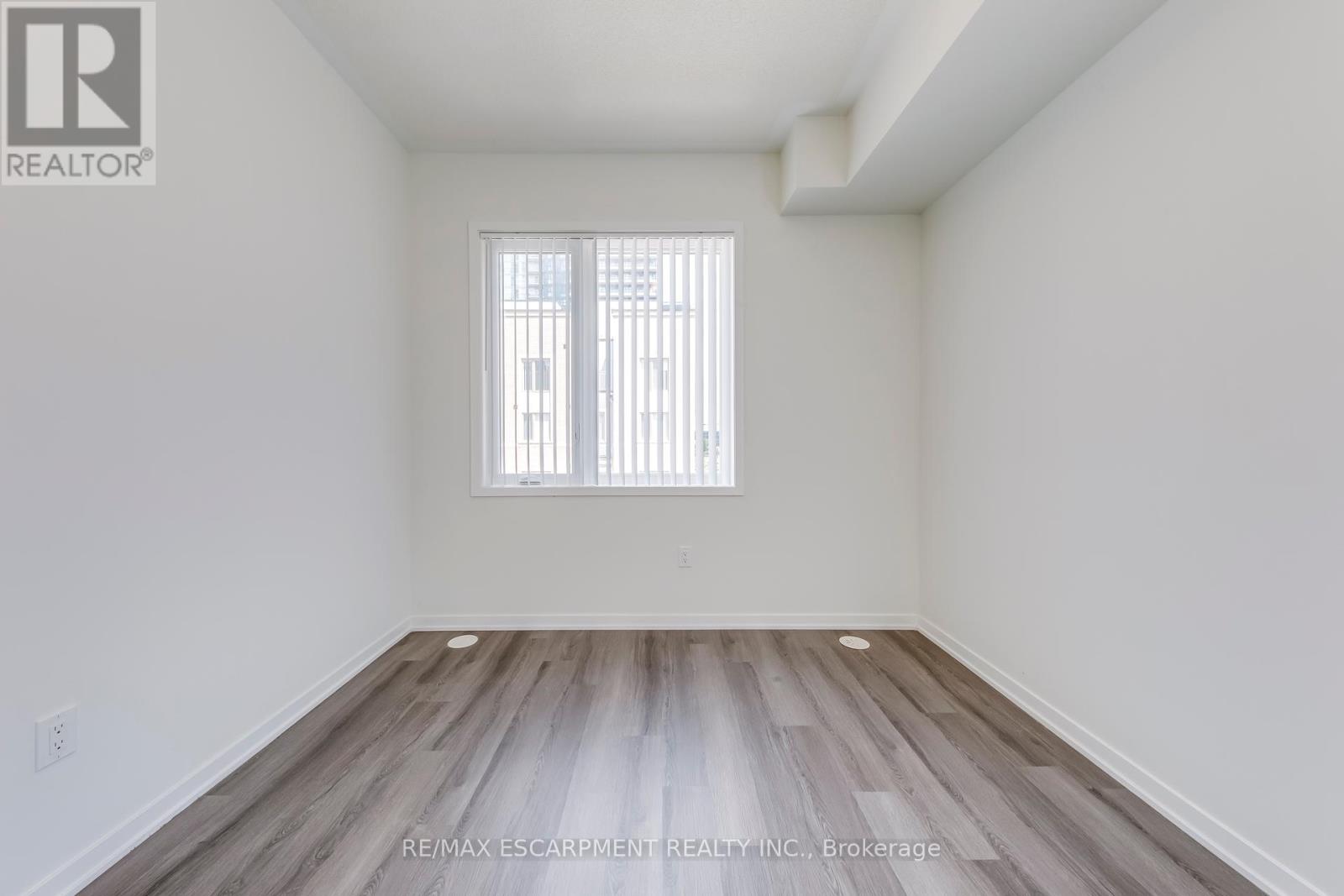 Photo 18 of 149 31 Almond Blossom Mews, Vaughan ON