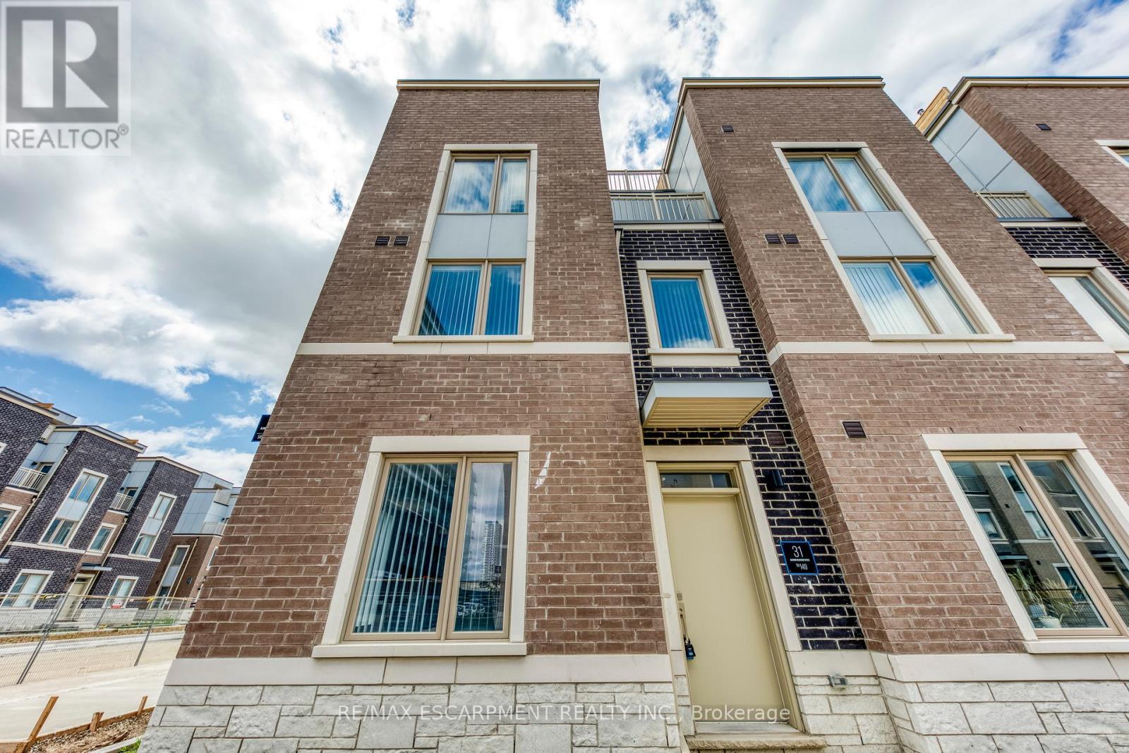 Photo 5 of 149 31 Almond Blossom Mews, Vaughan ON