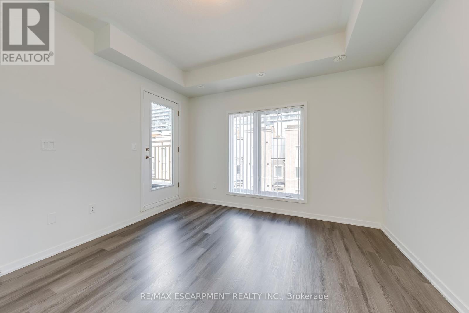 Photo 7 of 149 31 Almond Blossom Mews, Vaughan ON