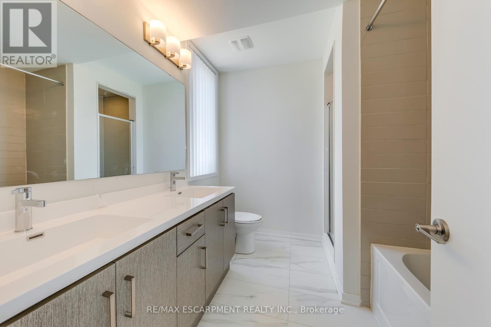 Photo 14 of 149 31 Almond Blossom Mews, Vaughan ON