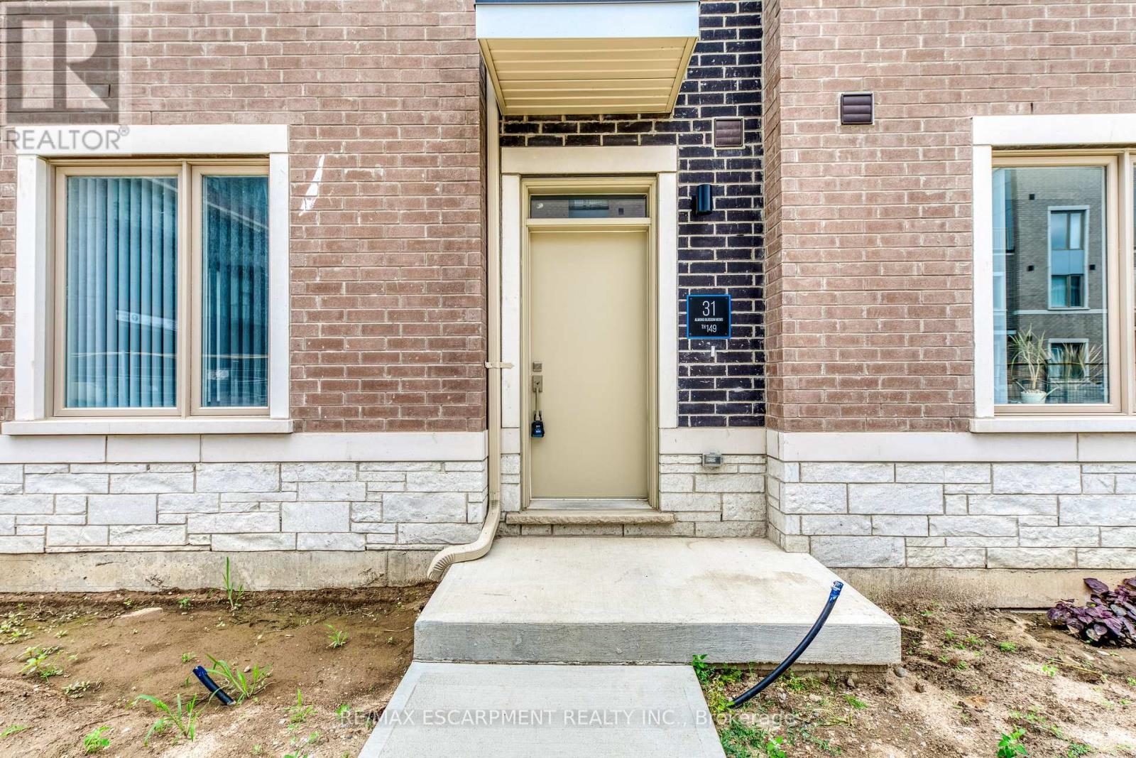 Photo 3 of 149 31 Almond Blossom Mews, Vaughan ON