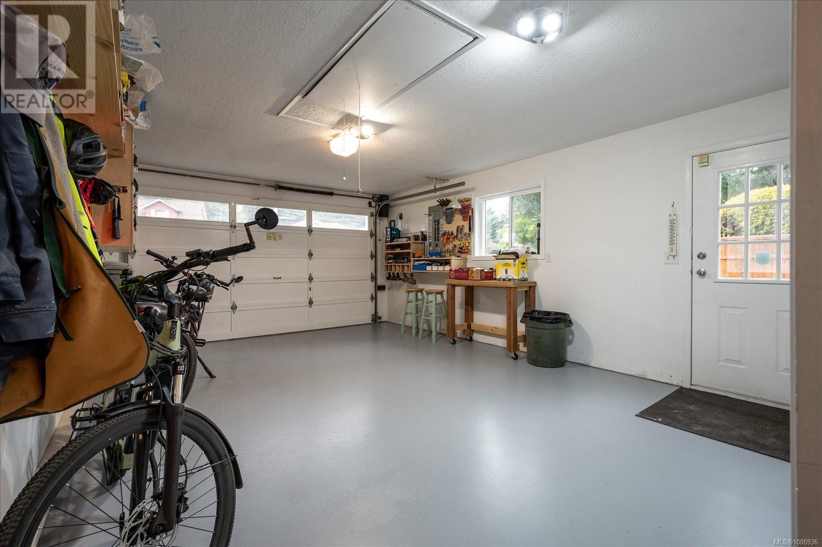 Photo 3 of 573 Tyee Cres, Qualicum Beach BC
