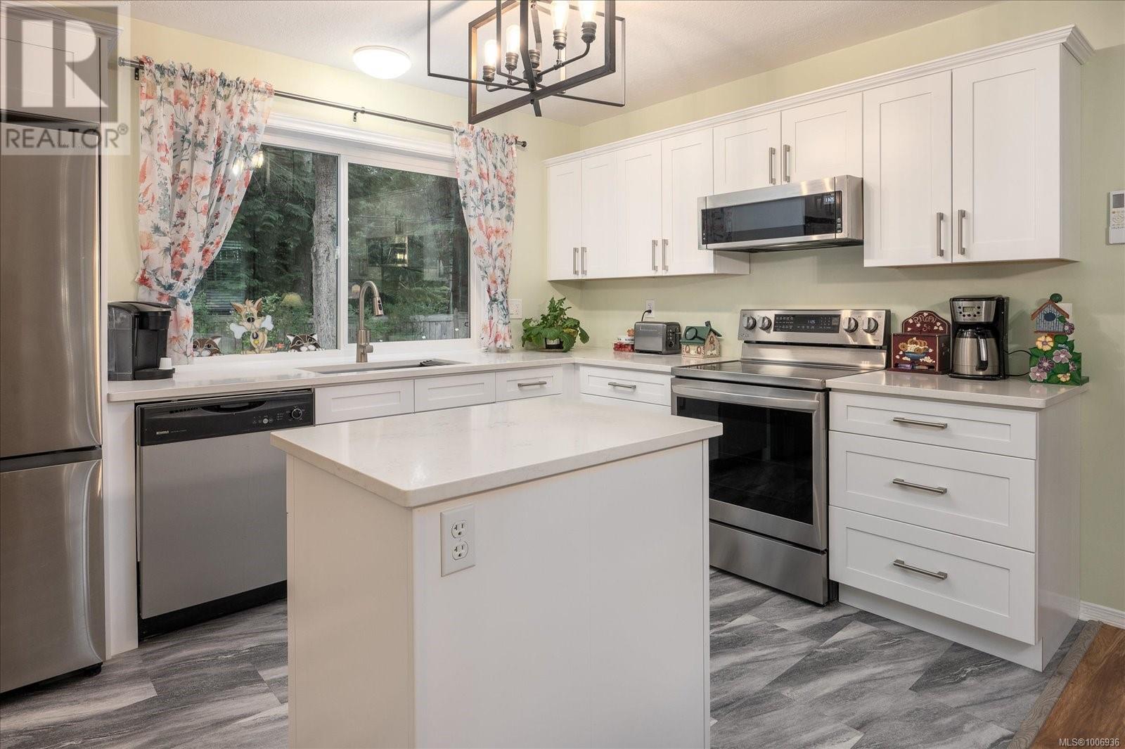 Photo 13 of 573 Tyee Cres, Qualicum Beach BC