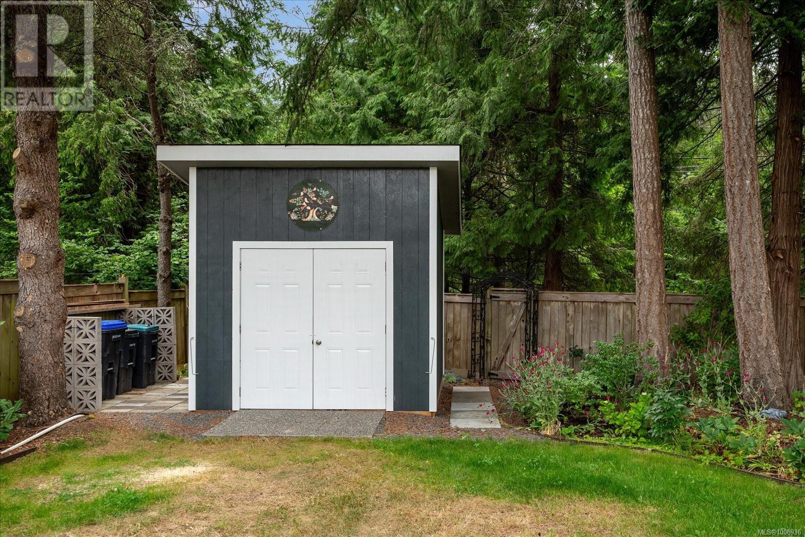 Photo 5 of 573 Tyee Cres, Qualicum Beach BC