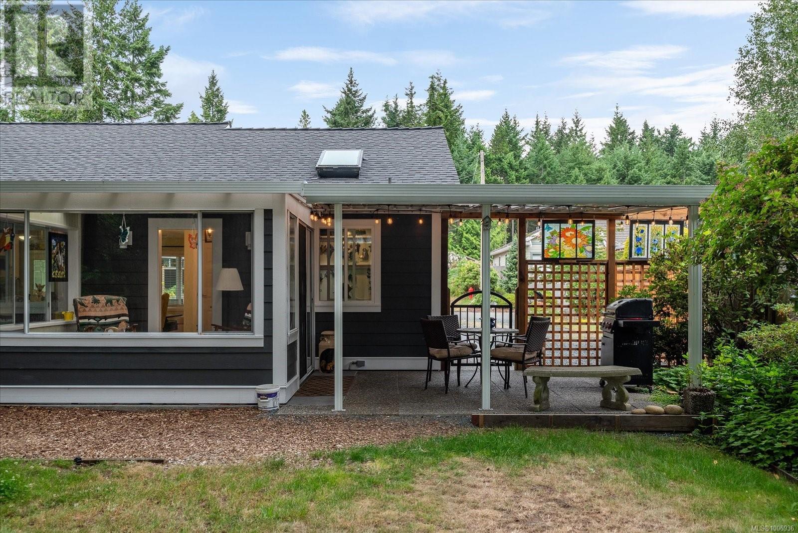 Photo 9 of 573 Tyee Cres, Qualicum Beach BC
