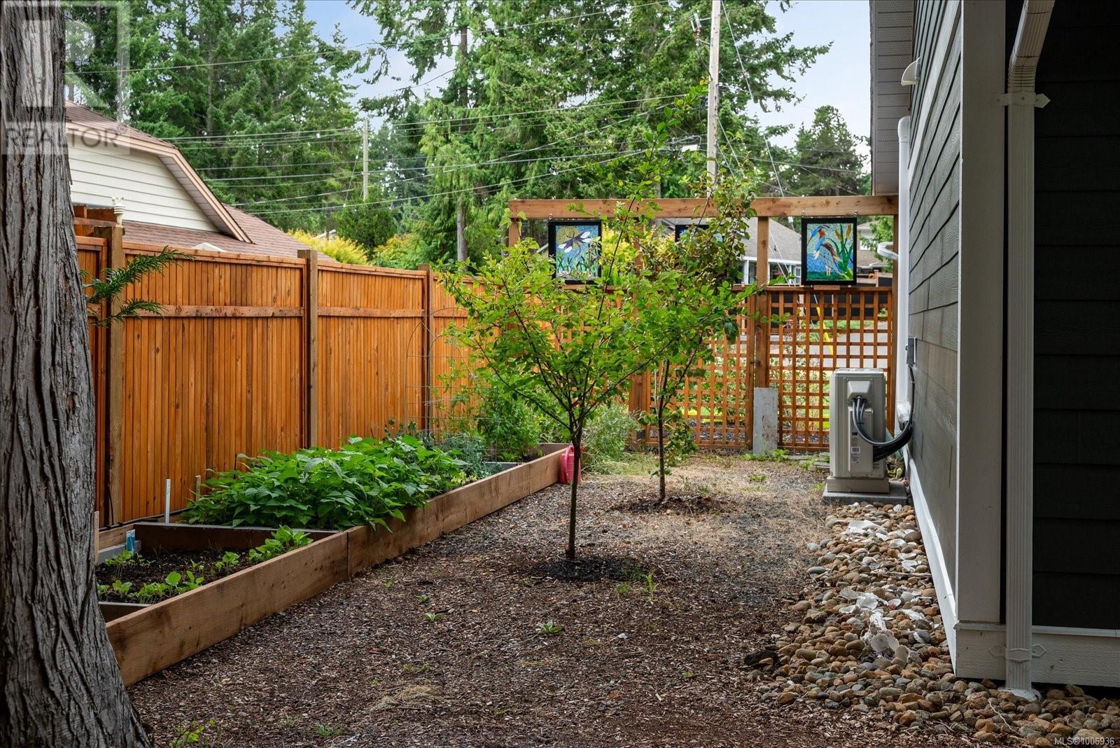 Photo 38 of 573 Tyee Cres, Qualicum Beach BC