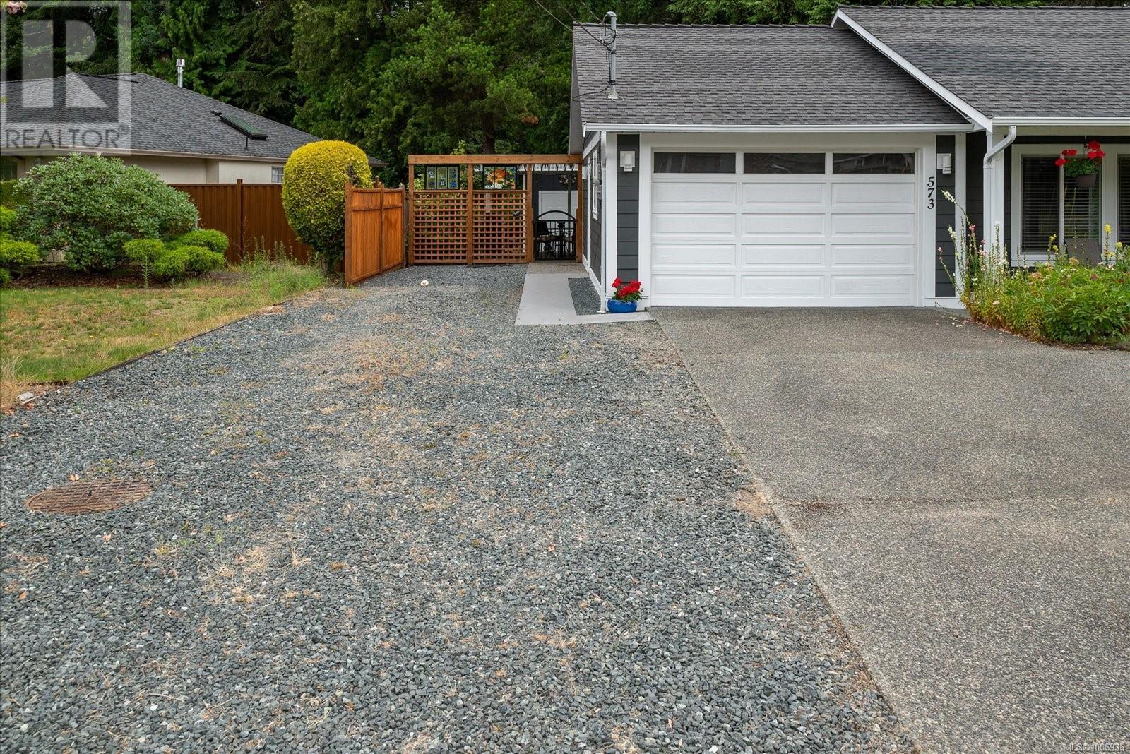 Photo 10 of 573 Tyee Cres, Qualicum Beach BC