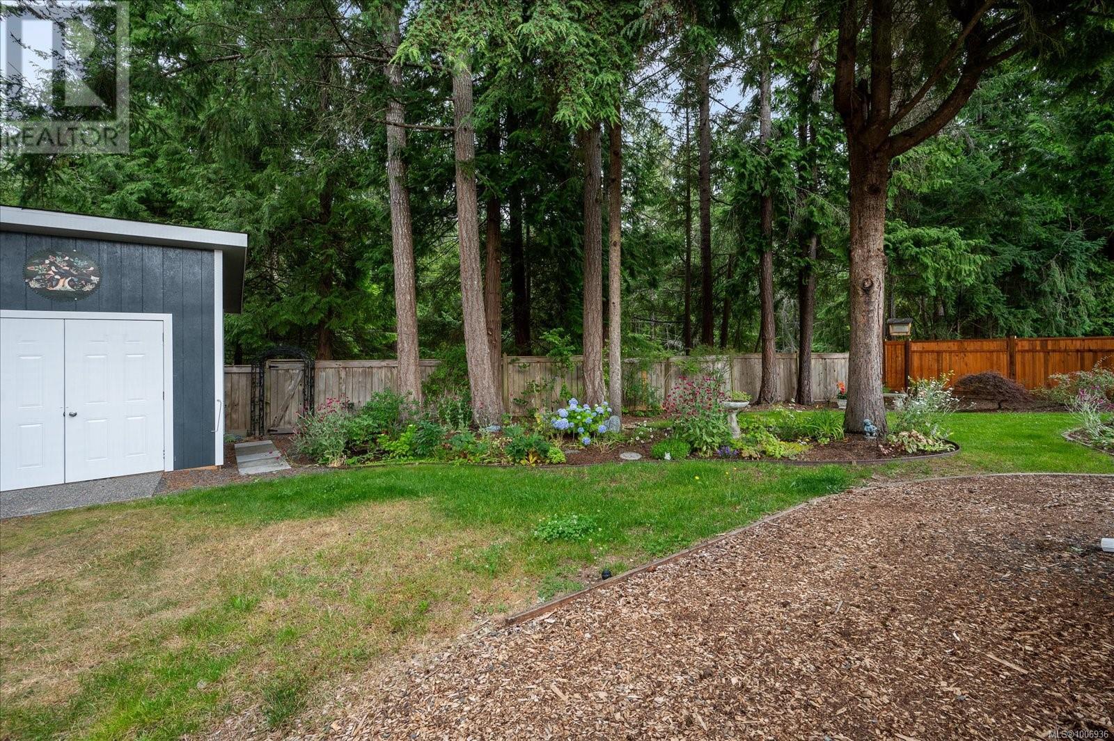 Photo 11 of 573 Tyee Cres, Qualicum Beach BC