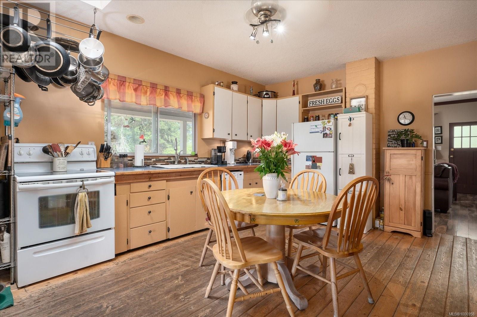 Photo 10 of 2375 Holden Corso Rd, Nanaimo BC