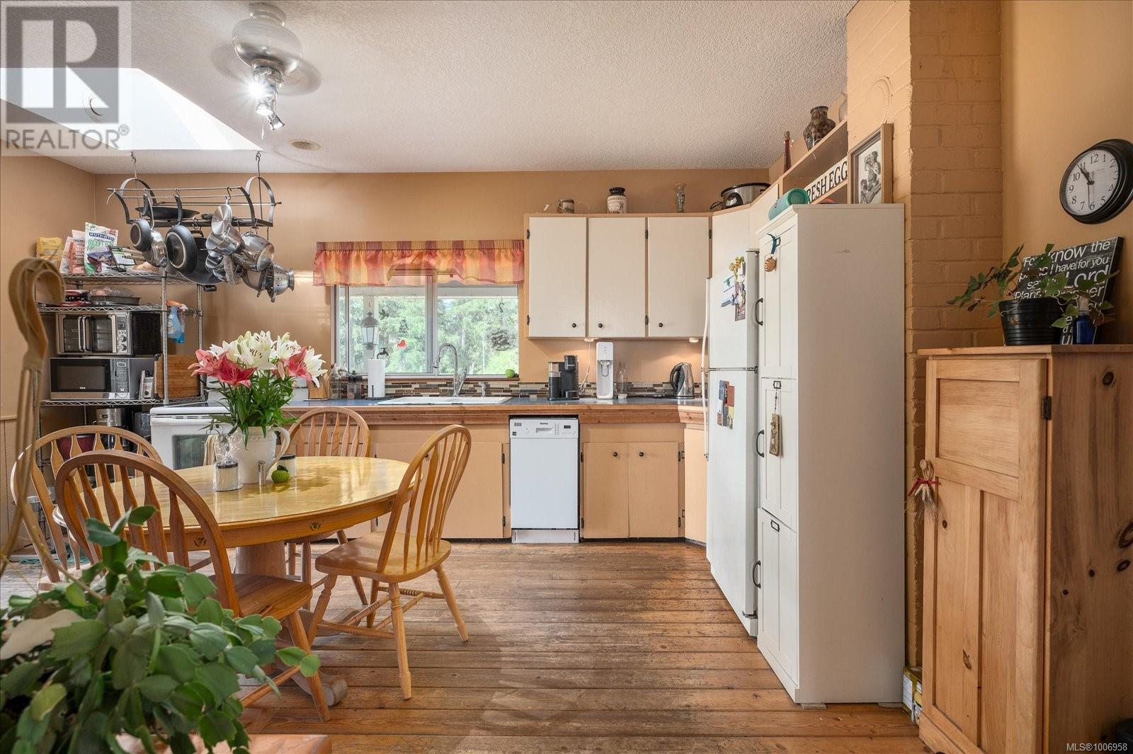 Photo 9 of 2375 Holden Corso Rd, Nanaimo BC