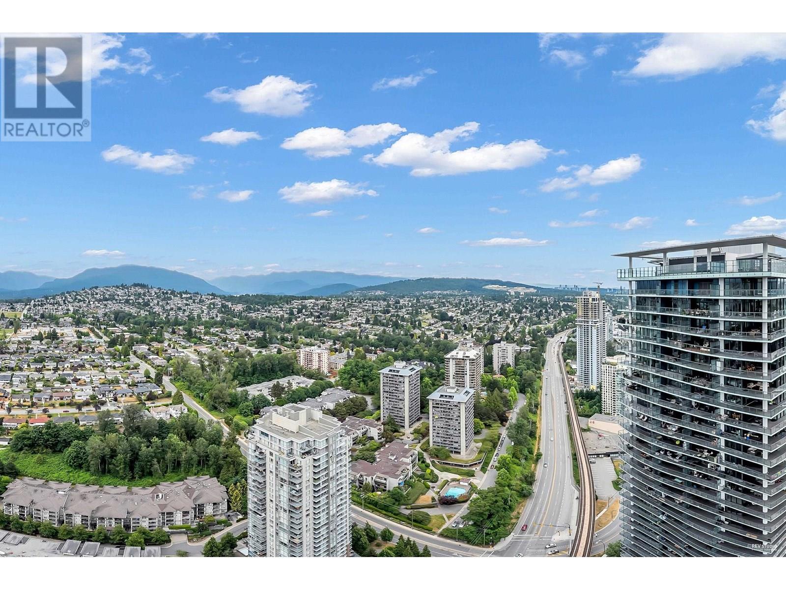 Photo 4 of 4504 4880 Lougheed Highway, Burnaby BC