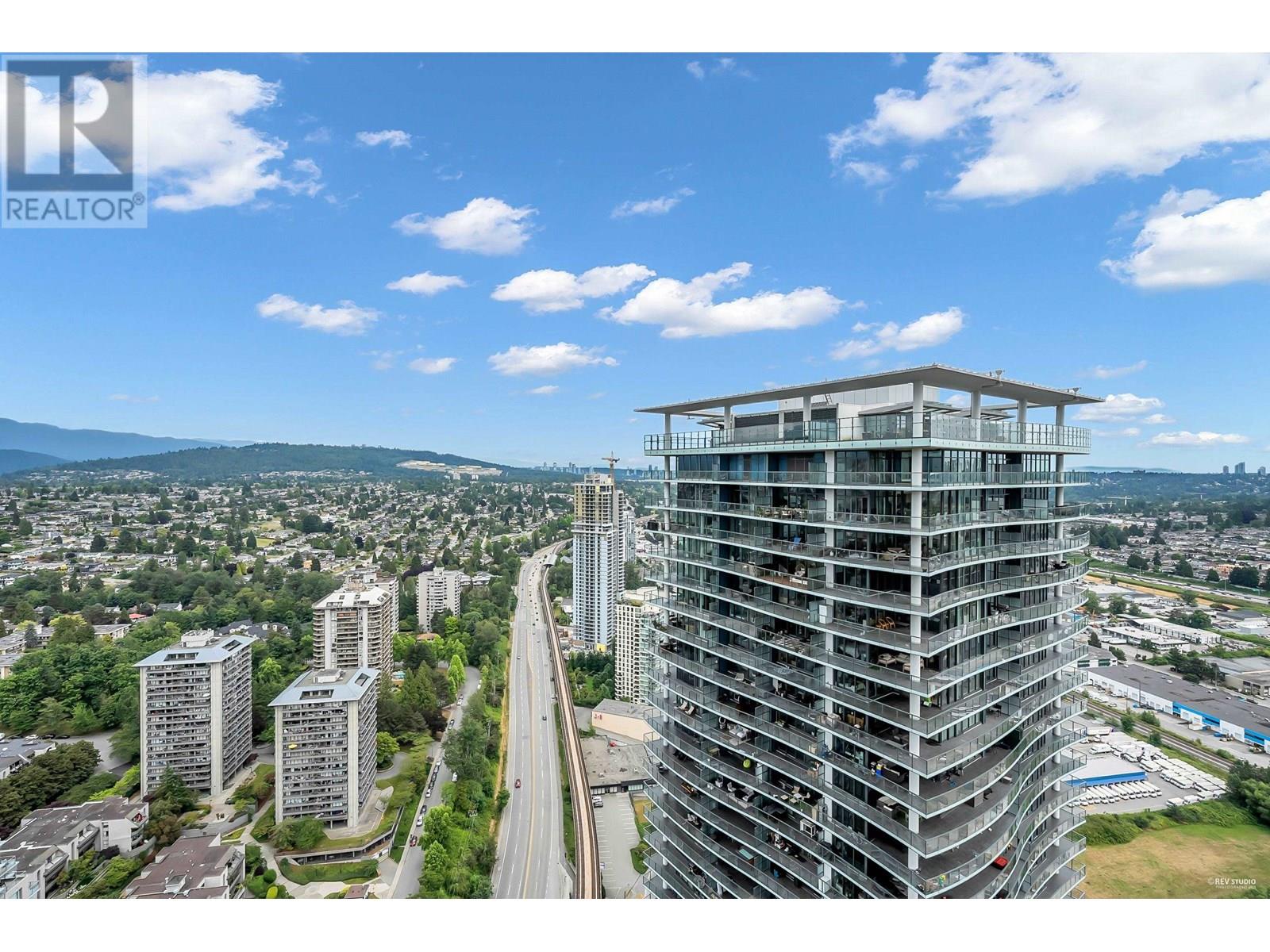 Photo 3 of 4504 4880 Lougheed Highway, Burnaby BC