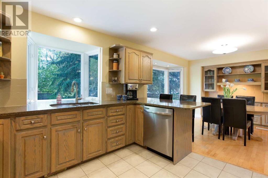Single Family House for Sale in  Varston Place NW Varsity Calgary 