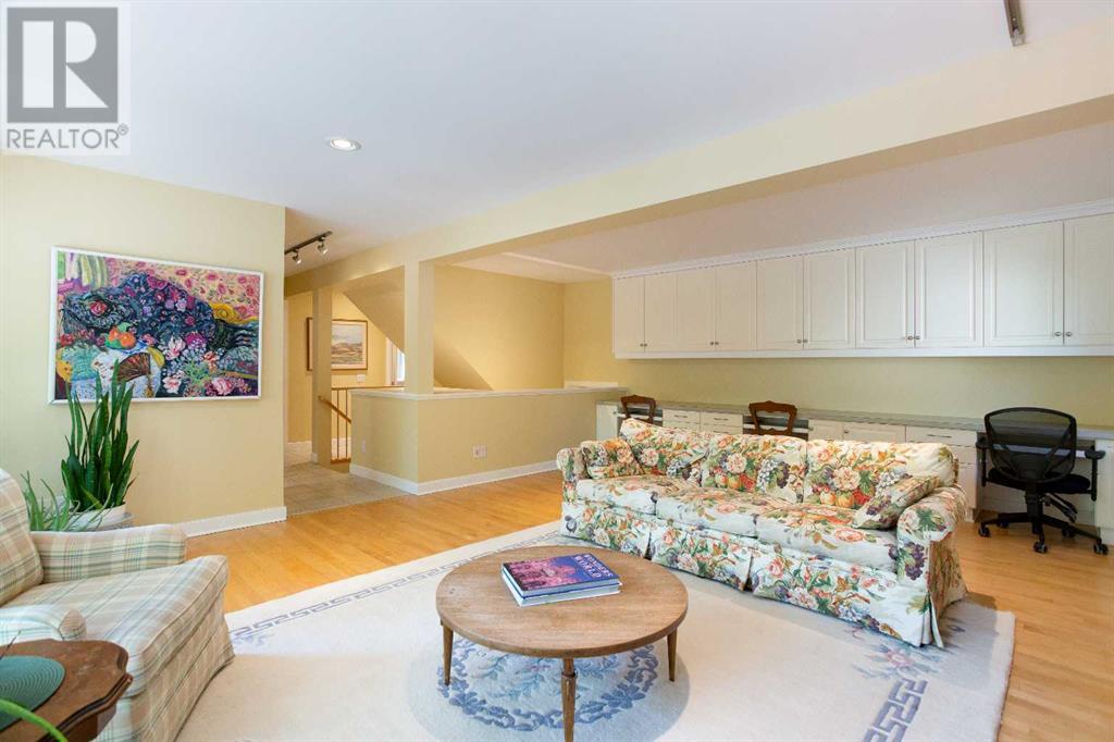 Single Family House for Sale in  Varston Place NW Varsity Calgary 