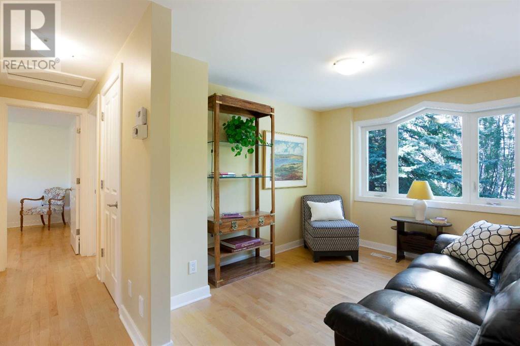 Single Family House for Sale in  Varston Place NW Varsity Calgary 