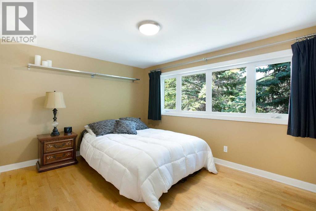 Single Family House for Sale in  Varston Place NW Varsity Calgary 