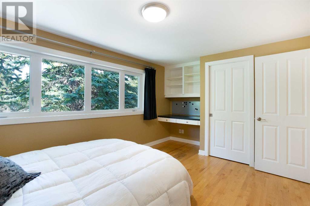 Single Family House for Sale in  Varston Place NW Varsity Calgary 