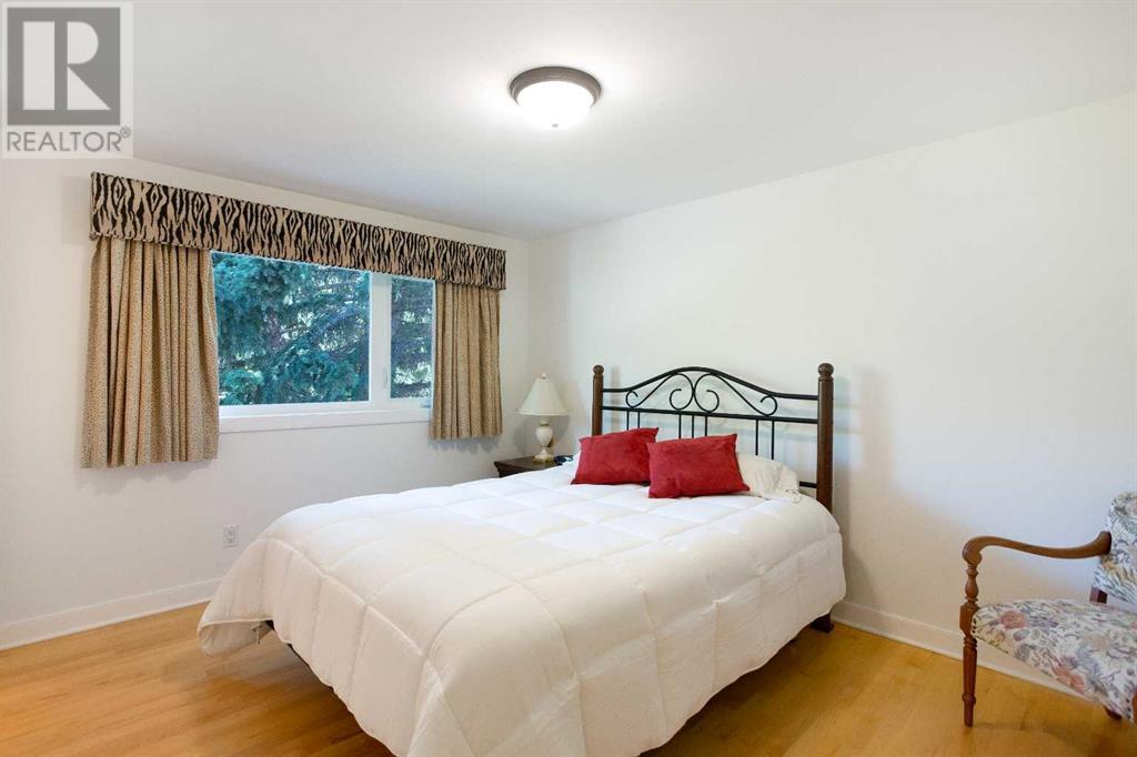 Single Family House for Sale in  Varston Place NW Varsity Calgary 