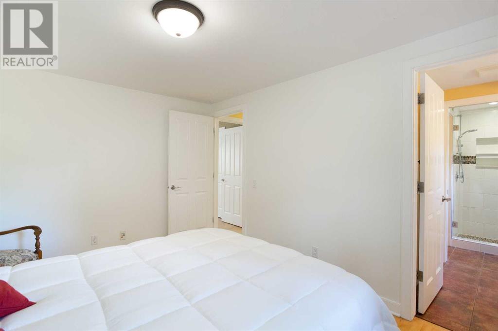 Single Family House for Sale in  Varston Place NW Varsity Calgary 