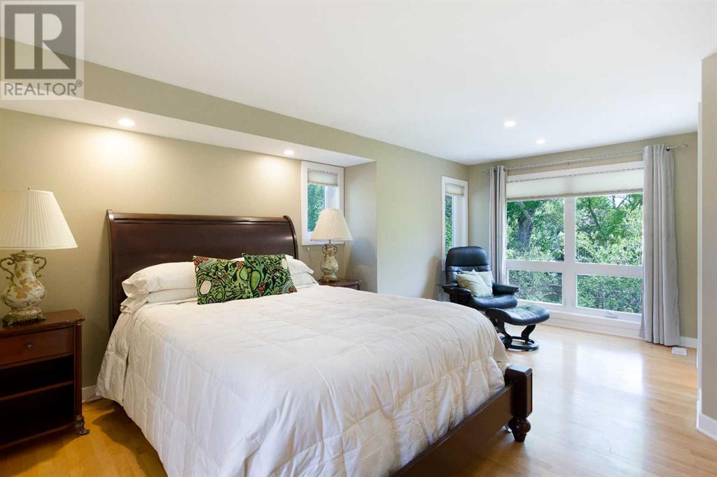 Single Family House for Sale in  Varston Place NW Varsity Calgary 