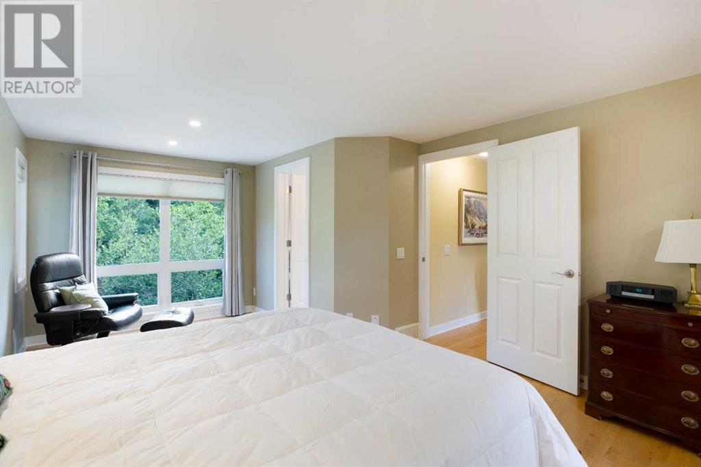 Single Family House for Sale in  Varston Place NW Varsity Calgary 
