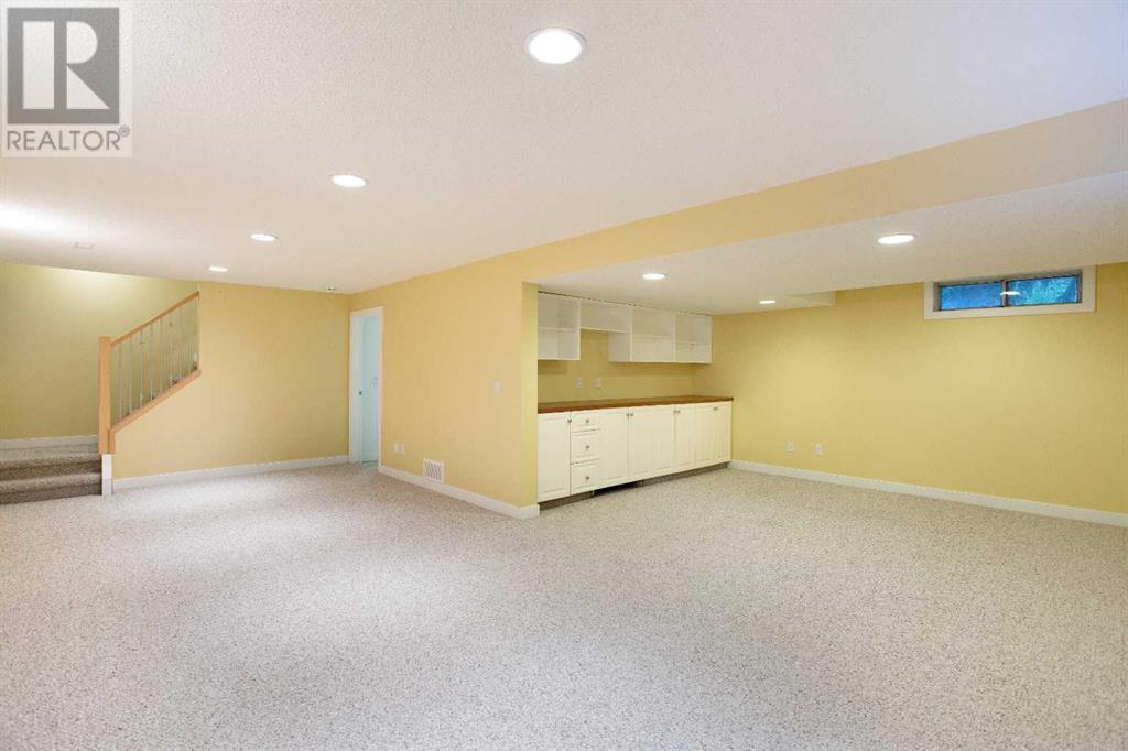 Single Family House for Sale in  Varston Place NW Varsity Calgary 