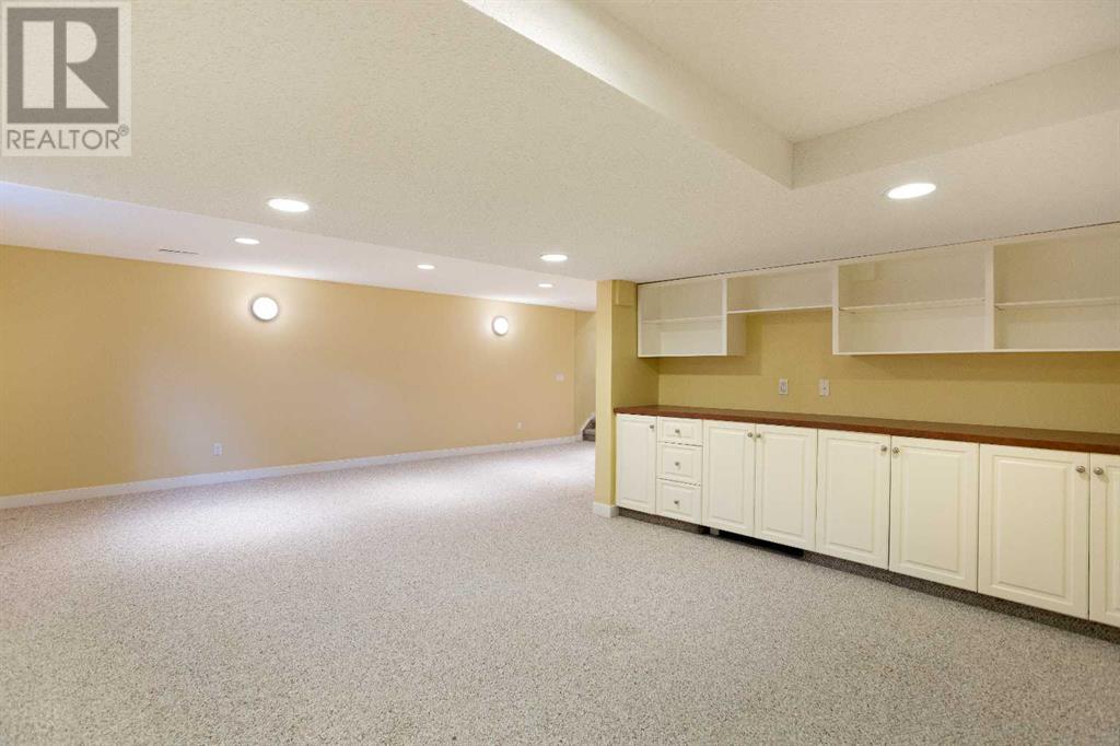 Single Family House for Sale in  Varston Place NW Varsity Calgary 
