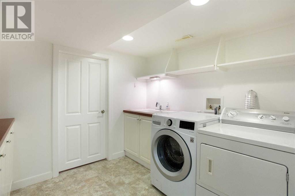 Single Family House for Sale in  Varston Place NW Varsity Calgary 