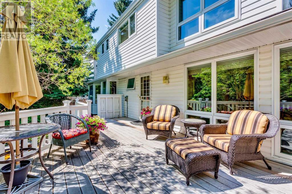 Single Family House for Sale in  Varston Place NW Varsity Calgary 