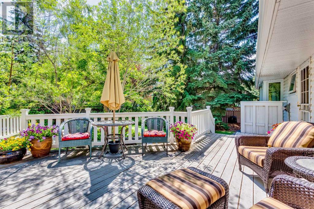 Single Family House for Sale in  Varston Place NW Varsity Calgary 