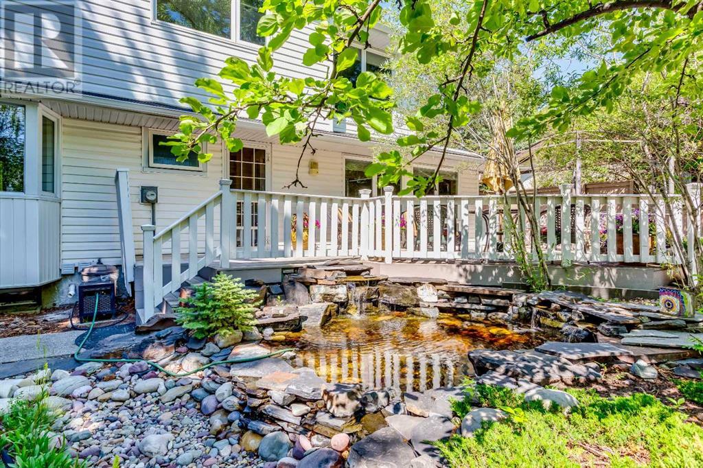 Single Family House for Sale in  Varston Place NW Varsity Calgary 
