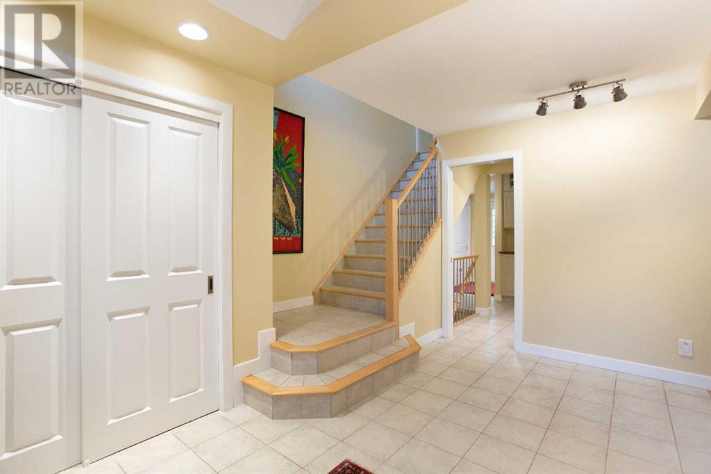 Single Family House for Sale in  Varston Place NW Varsity Calgary 